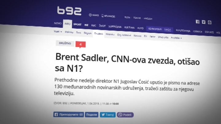 Brent Sadler, direktor Uredničkog kolegijuma N1, duže vreme bezuspešno je pokušavao da rukovodstvu KKR ukaže da Dragan Šolak preko programskog direktora N1 Jugoslava Ćosića sprovodi medijsku kampanju usmerenu protiv srpskog državnog rukovodstva